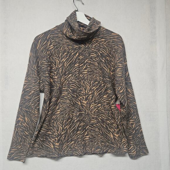 NWT Vince Camuto Mocha Carmel Animal Print Turtleneck shirt - Picture 1 of 8